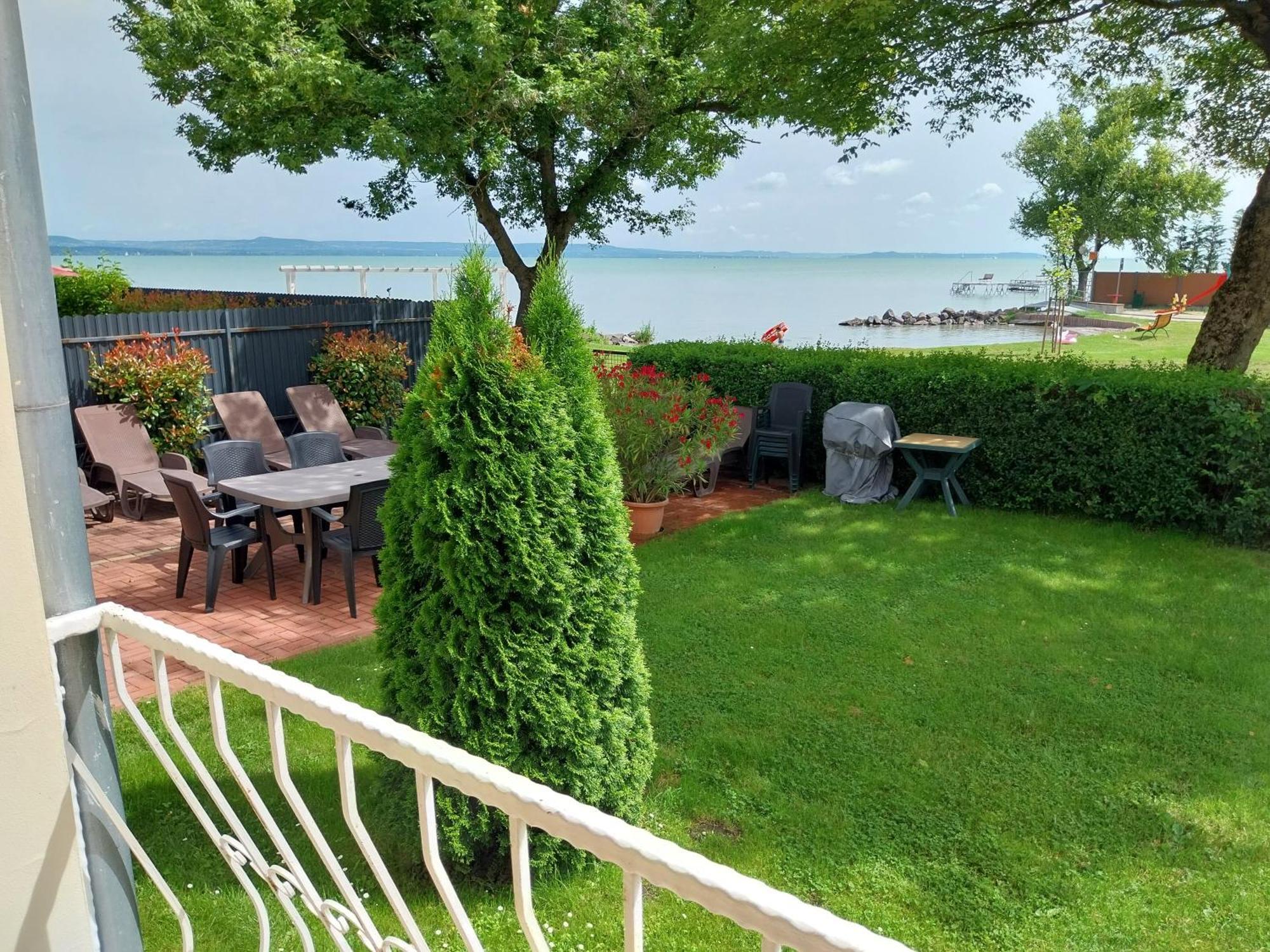 Gabriella - Vizparti Apartment Balatonboglár