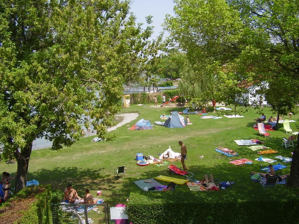 Gabriella - Vizparti Apartment Balatonboglár